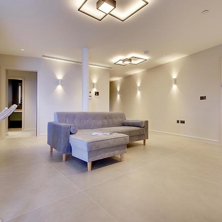 Апартаменты Luxury 3 Bed Flat With Large Terrace, Sea Views And Hot Tub Canford Cliffs Экстерьер фото