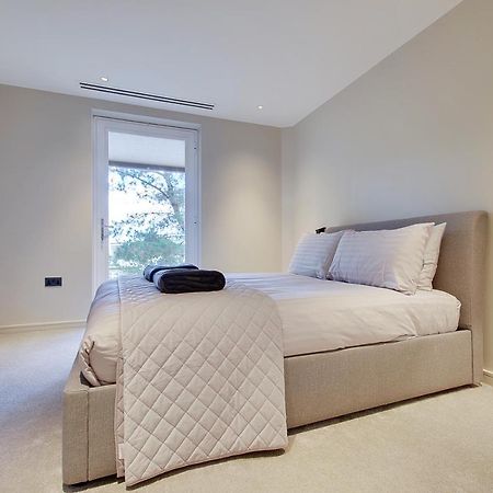 Апартаменты Luxury 3 Bed Flat With Large Terrace, Sea Views And Hot Tub Canford Cliffs Экстерьер фото