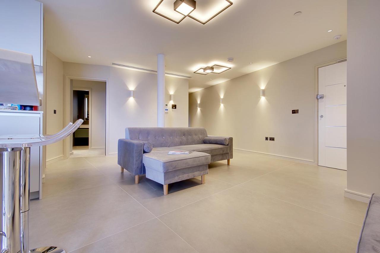 Апартаменты Luxury 3 Bed Flat With Large Terrace, Sea Views And Hot Tub Canford Cliffs Экстерьер фото