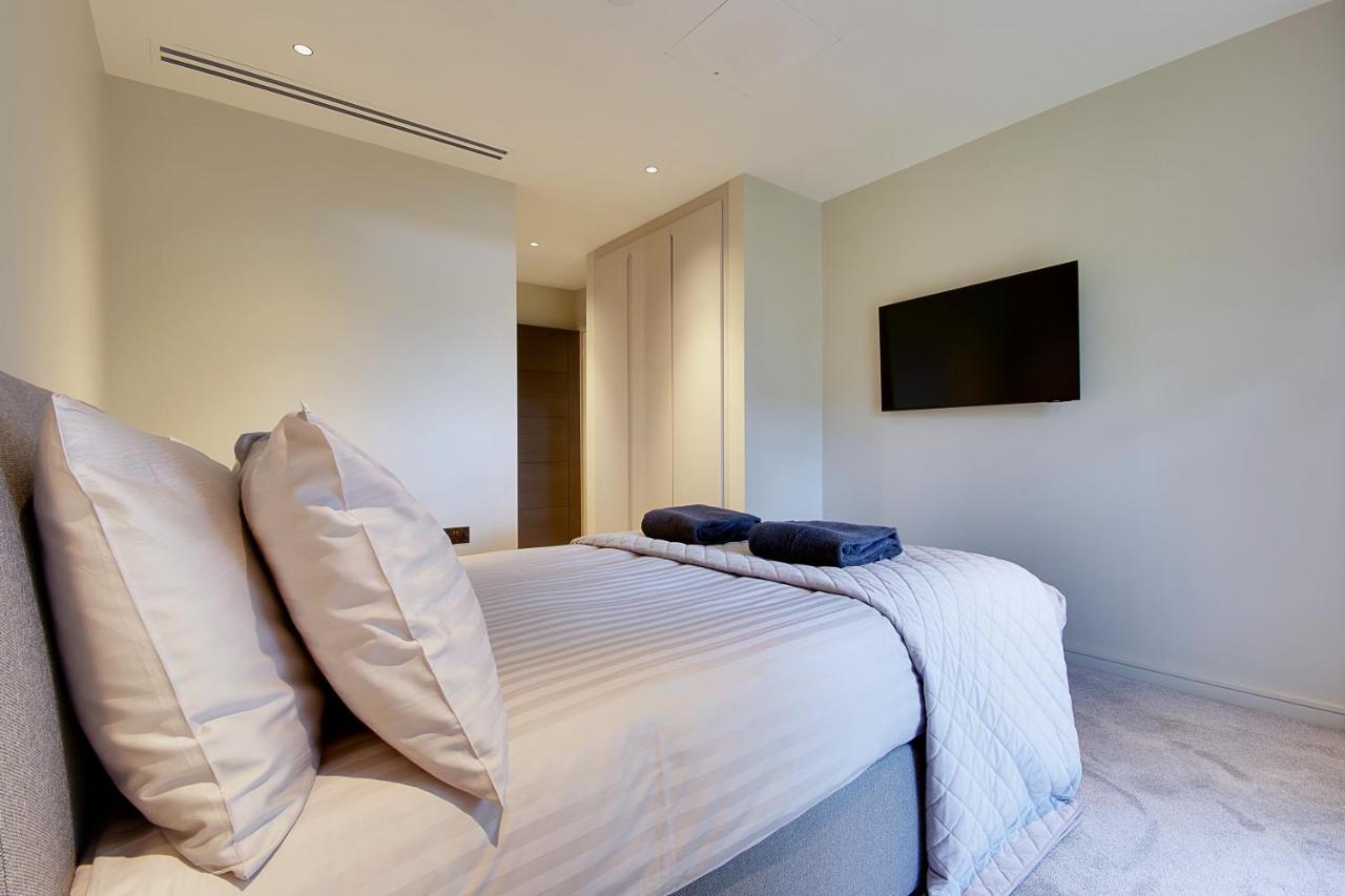 Апартаменты Luxury 3 Bed Flat With Large Terrace, Sea Views And Hot Tub Canford Cliffs Экстерьер фото