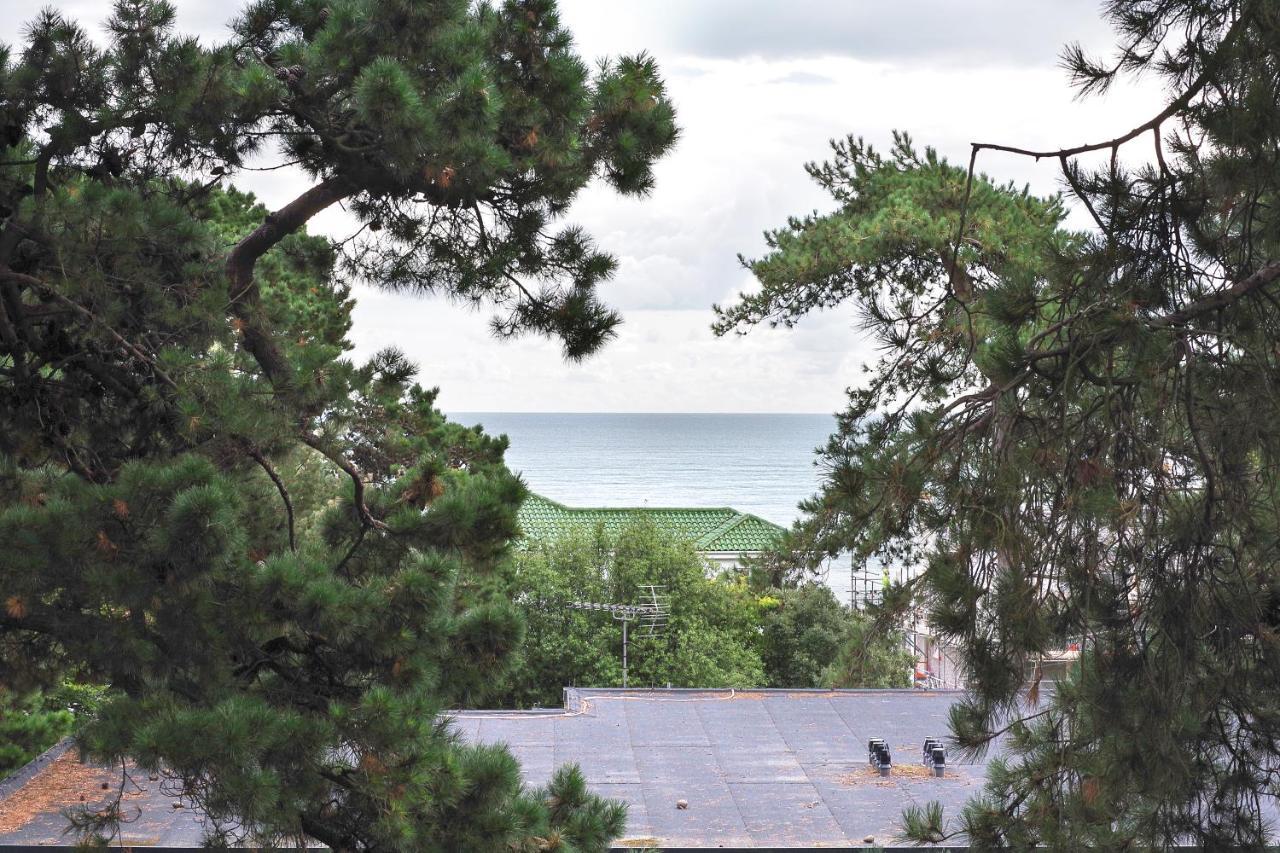 Апартаменты Luxury 3 Bed Flat With Large Terrace, Sea Views And Hot Tub Canford Cliffs Экстерьер фото