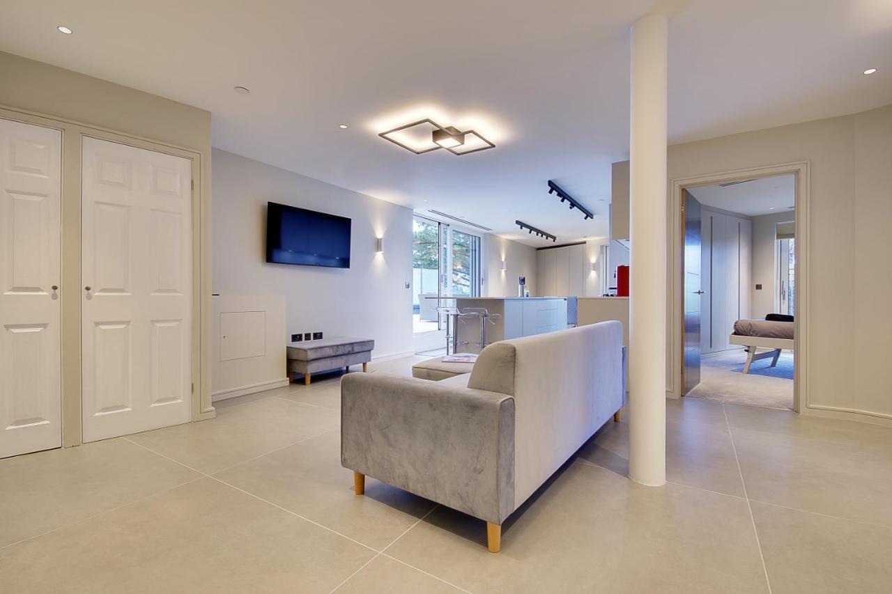 Апартаменты Luxury 3 Bed Flat With Large Terrace, Sea Views And Hot Tub Canford Cliffs Экстерьер фото