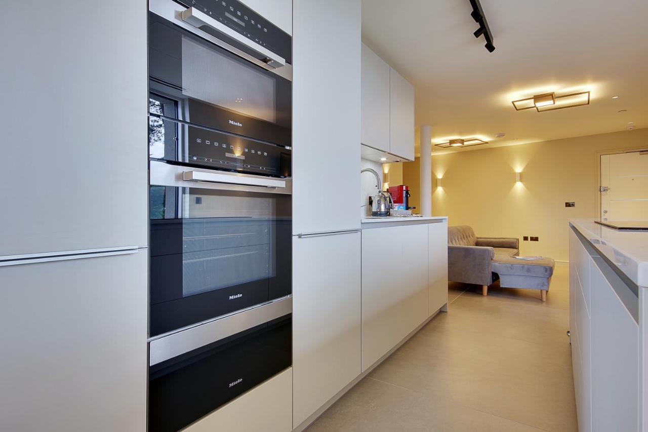 Апартаменты Luxury 3 Bed Flat With Large Terrace, Sea Views And Hot Tub Canford Cliffs Экстерьер фото
