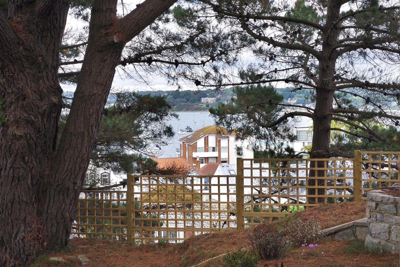Апартаменты Luxury 3 Bed Flat With Large Terrace, Sea Views And Hot Tub Canford Cliffs Экстерьер фото