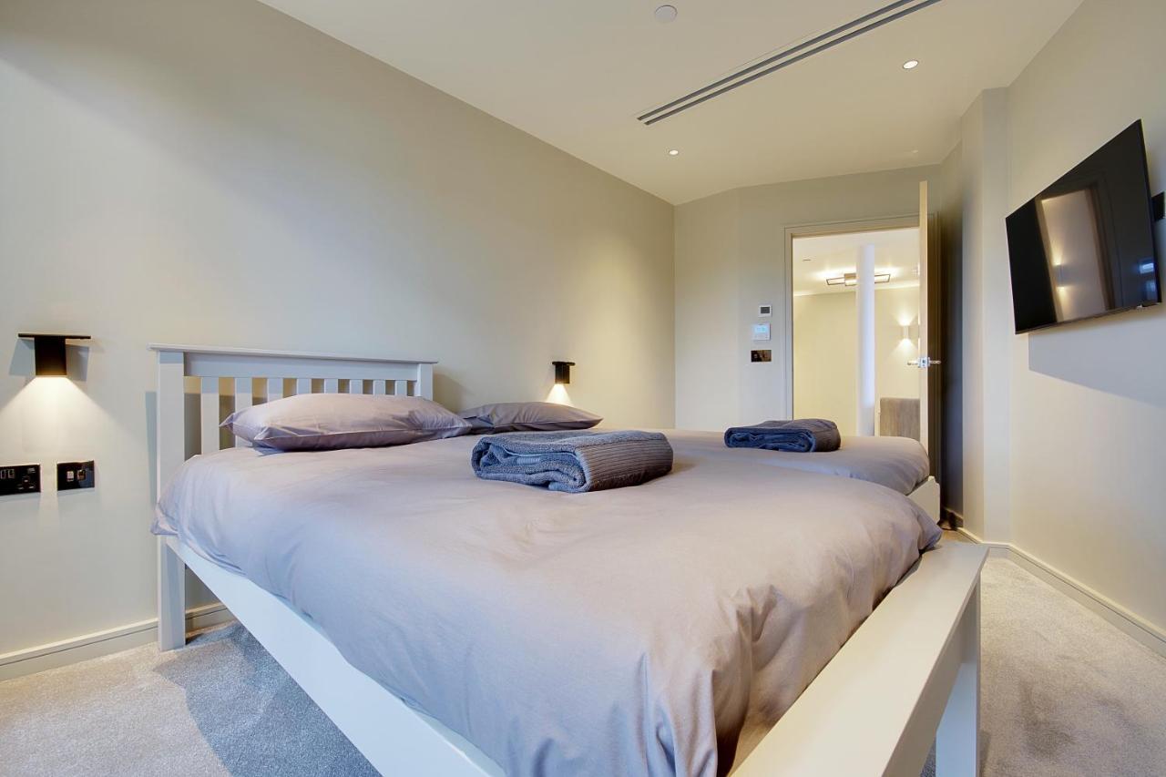 Апартаменты Luxury 3 Bed Flat With Large Terrace, Sea Views And Hot Tub Canford Cliffs Экстерьер фото
